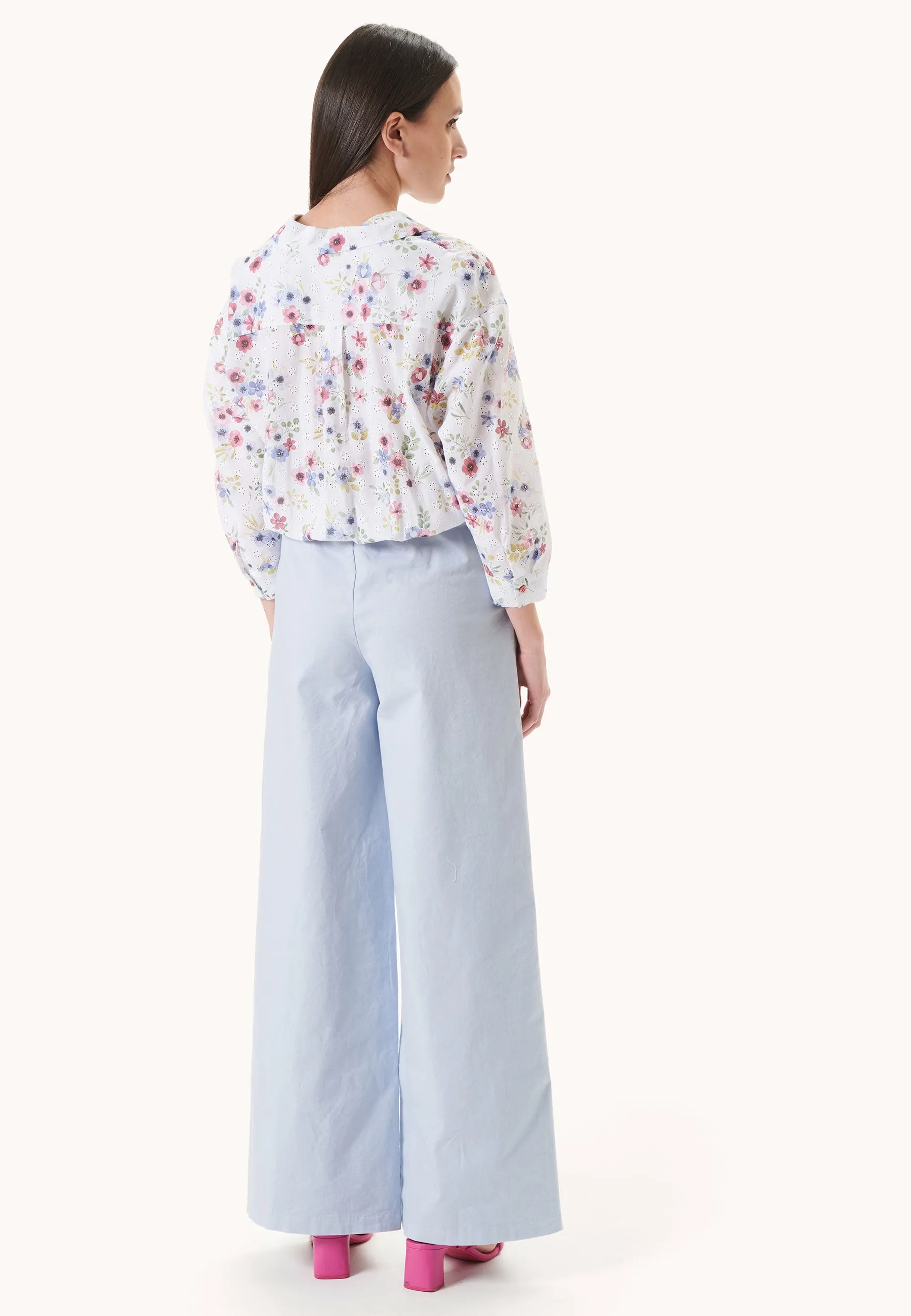Camicia con nodo in sangallo stampato